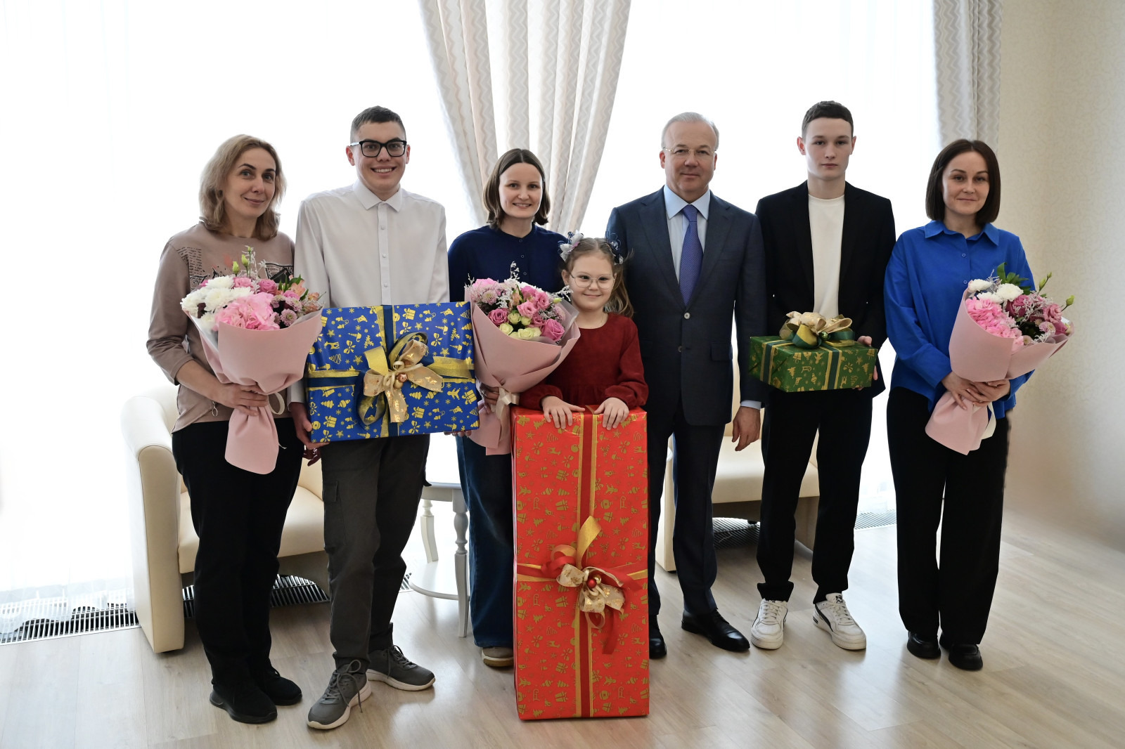 Новогодние мечты детей исполнились благодаря Андрею Назарову