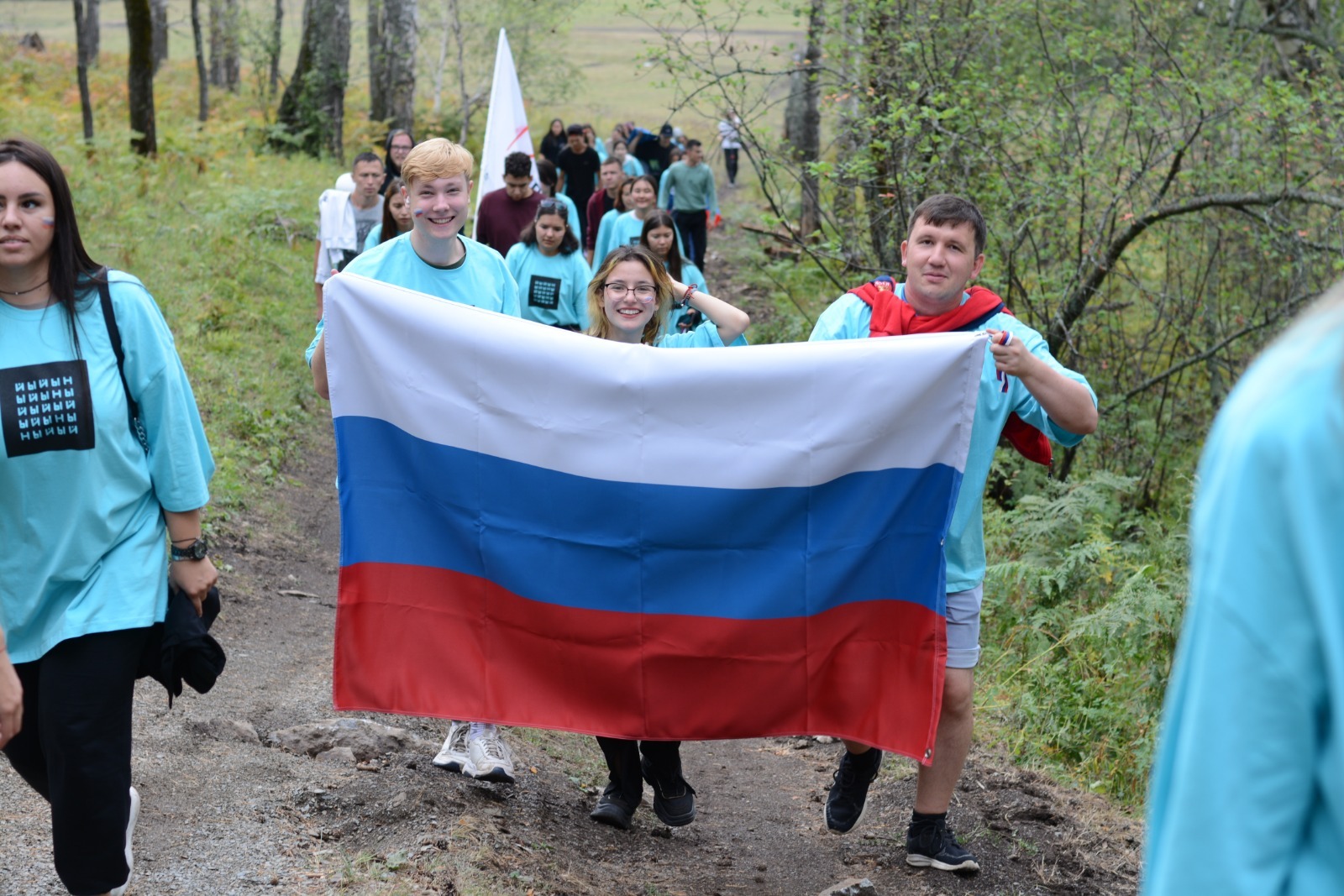 На форуме «Йыйын молодежи – 2023» состоялось празднование Дня флага России