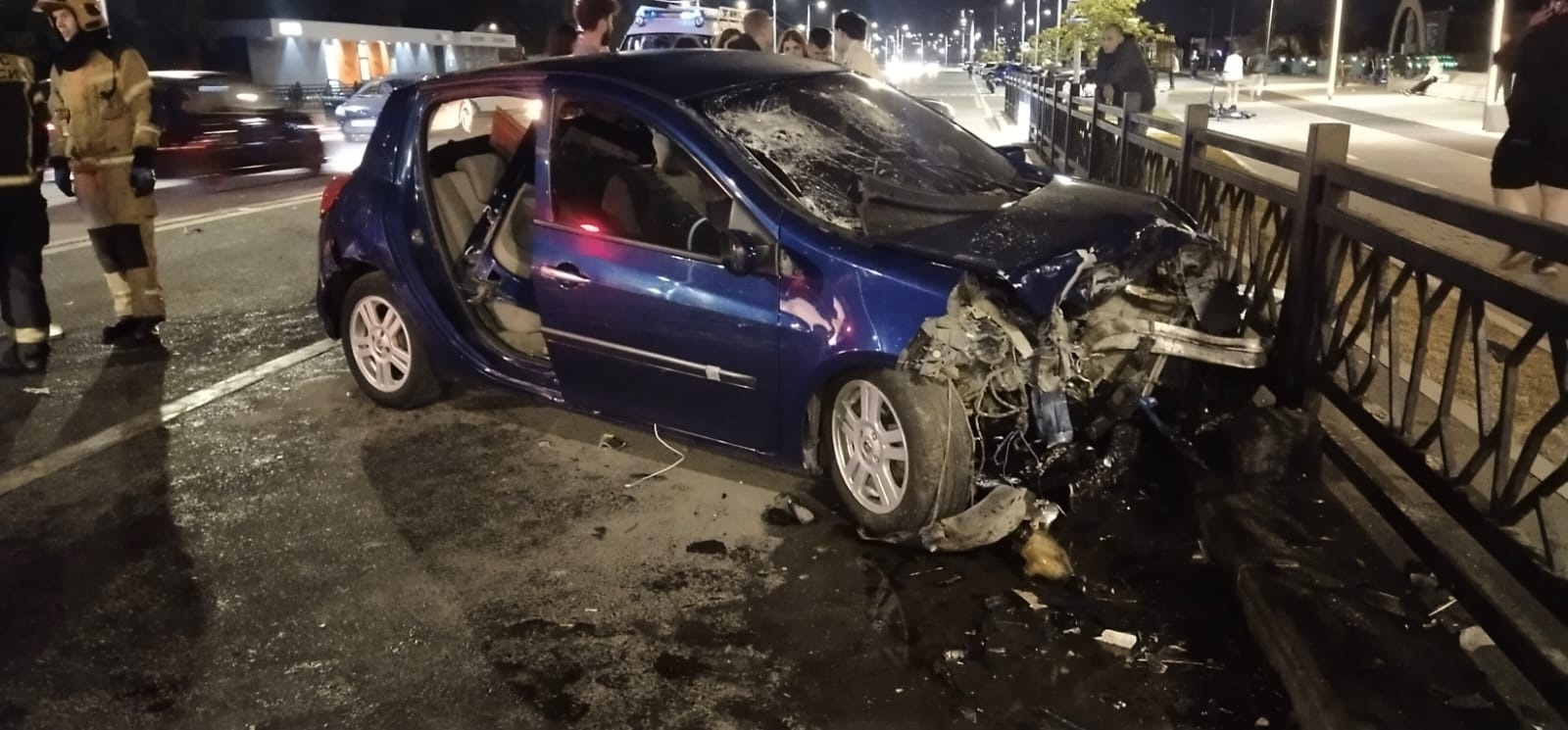 В Уфе спасатели деблокировали двух пострадавших девушек