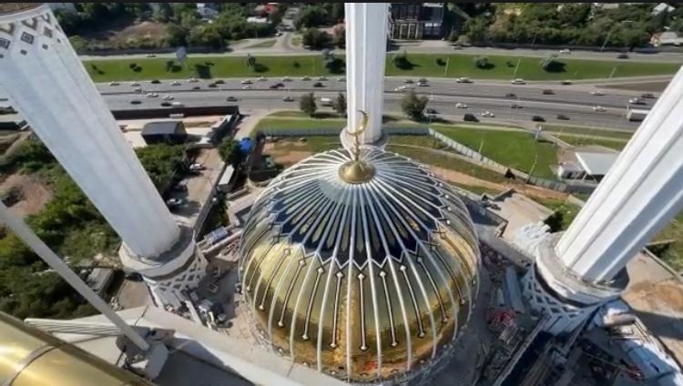 Мечеть Ар-Рахим: журналист Ильяс Батыргариев показал, как идёт работа