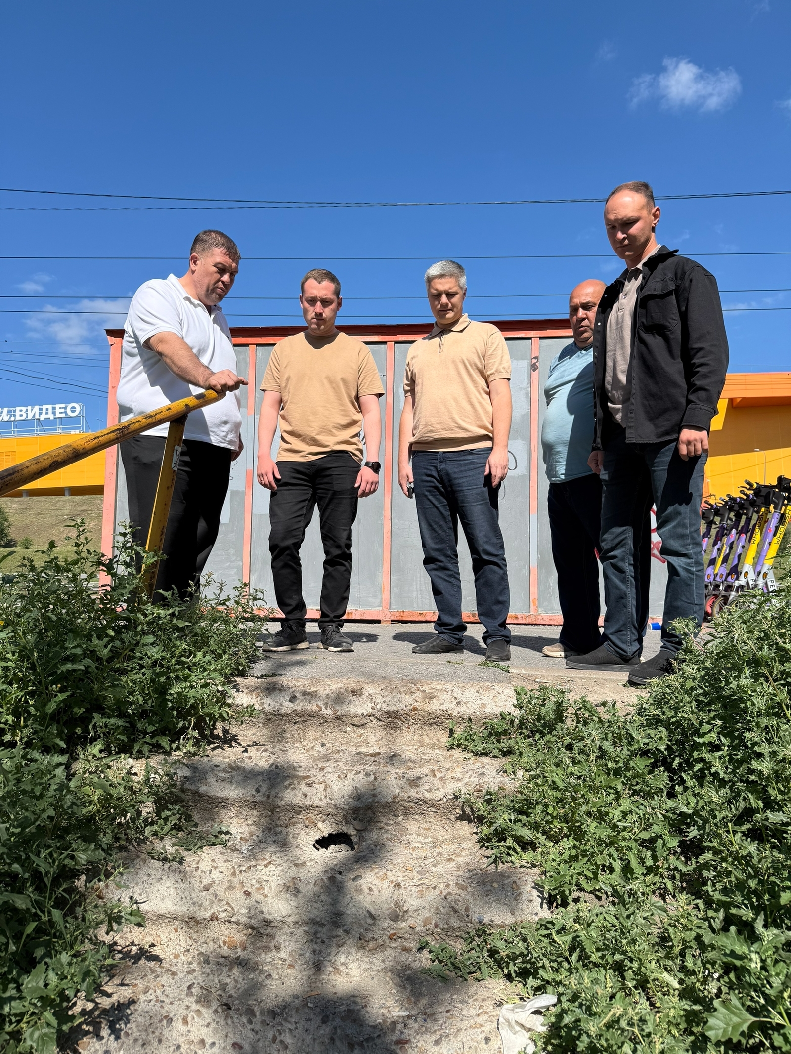 В Уфе в микрорайоне Тужиловка обновляют тротуар