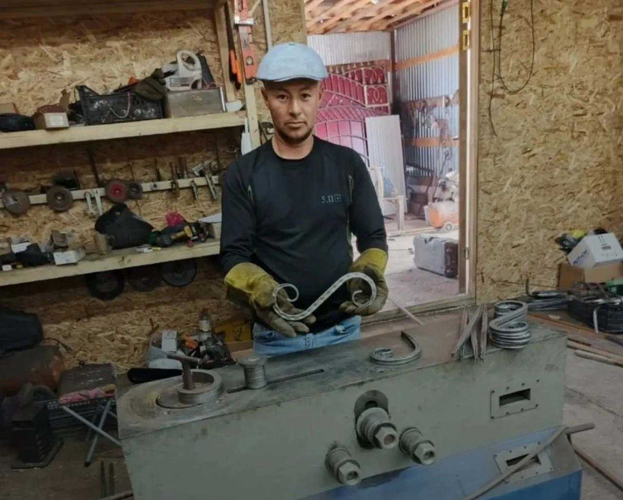 Мастер из Бурзяна создаёт уникальные металлоконструкции для всей России