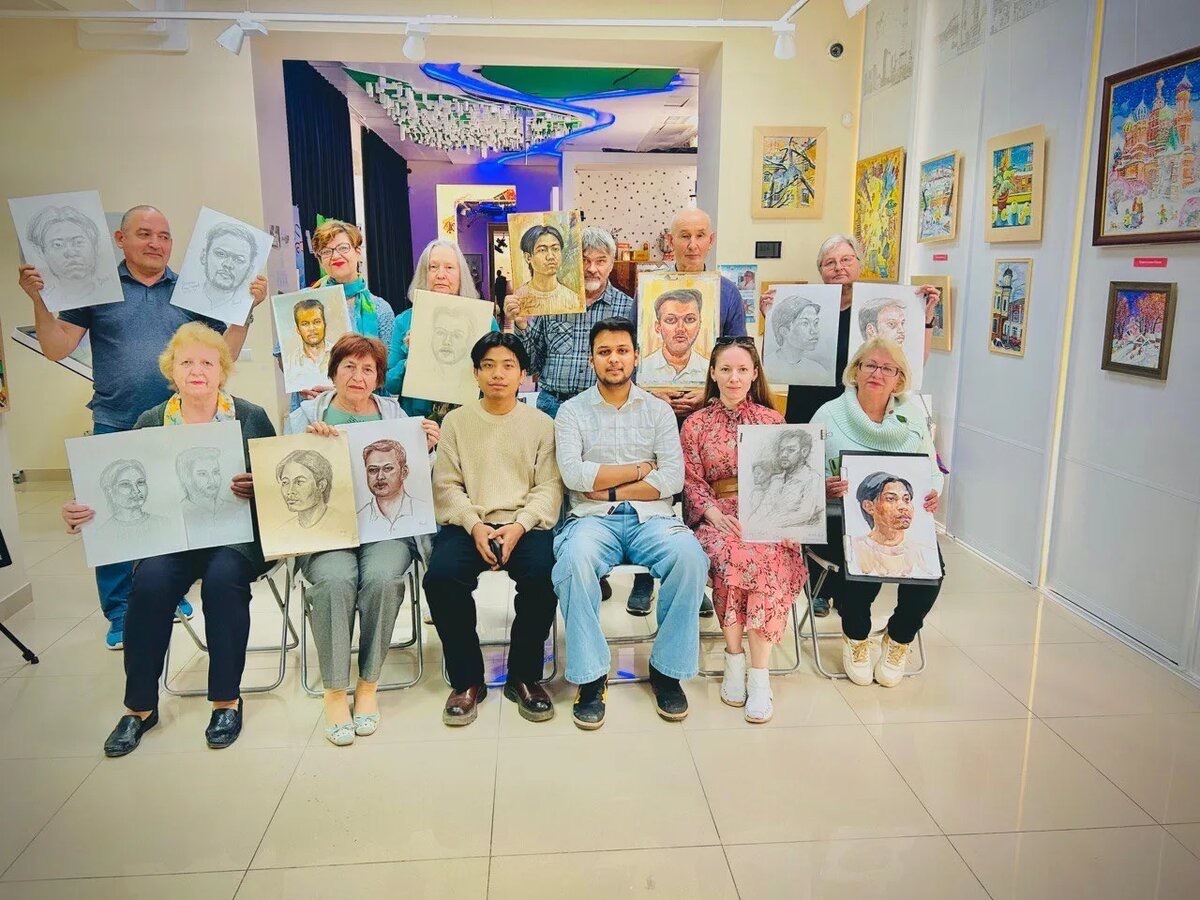 В Музее истории Уфы художники рисуют иностранных студентов Башгосмедуниверситета