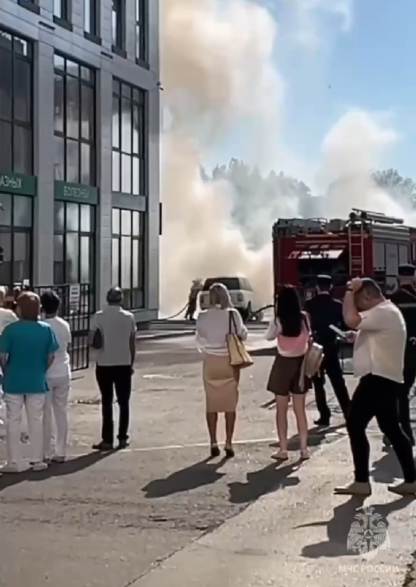 В центре Уфы загорелся Range Rover