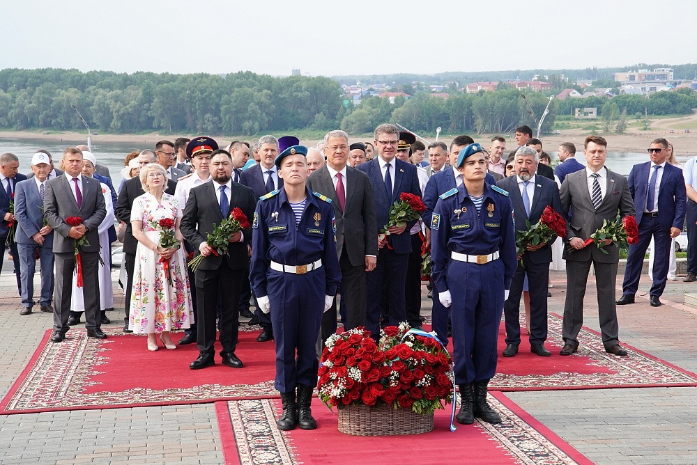 Глава Башкирии принял участие в праздничных мероприятиях в честь Дня России