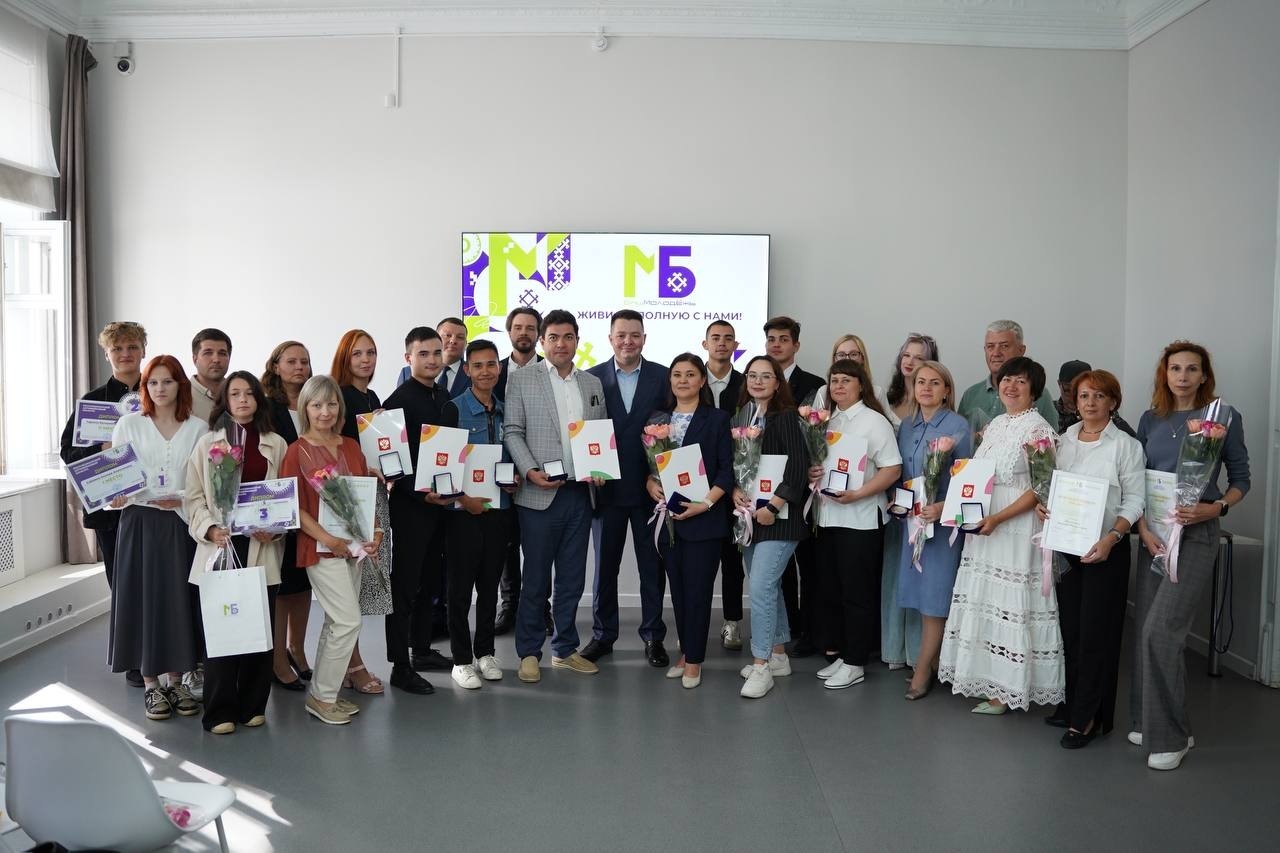 Вито Сабиров наградил отличившихся активистов