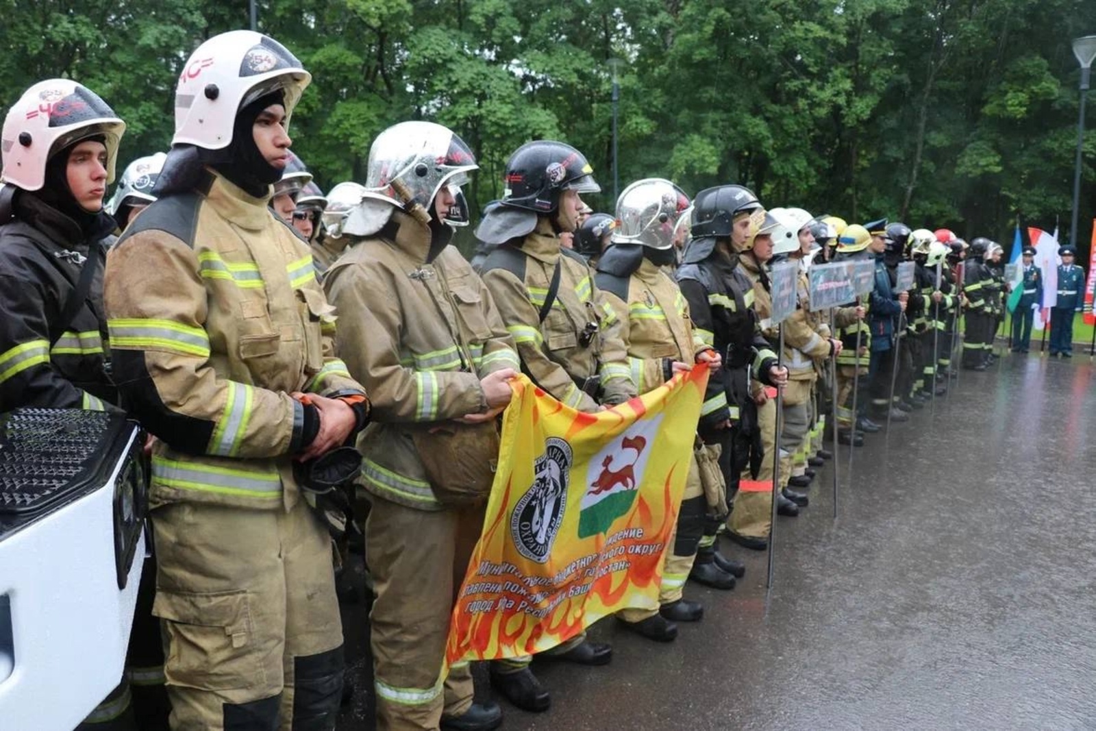 На Уфимском ожерелье прошли соревнования пожарных и спасателей
