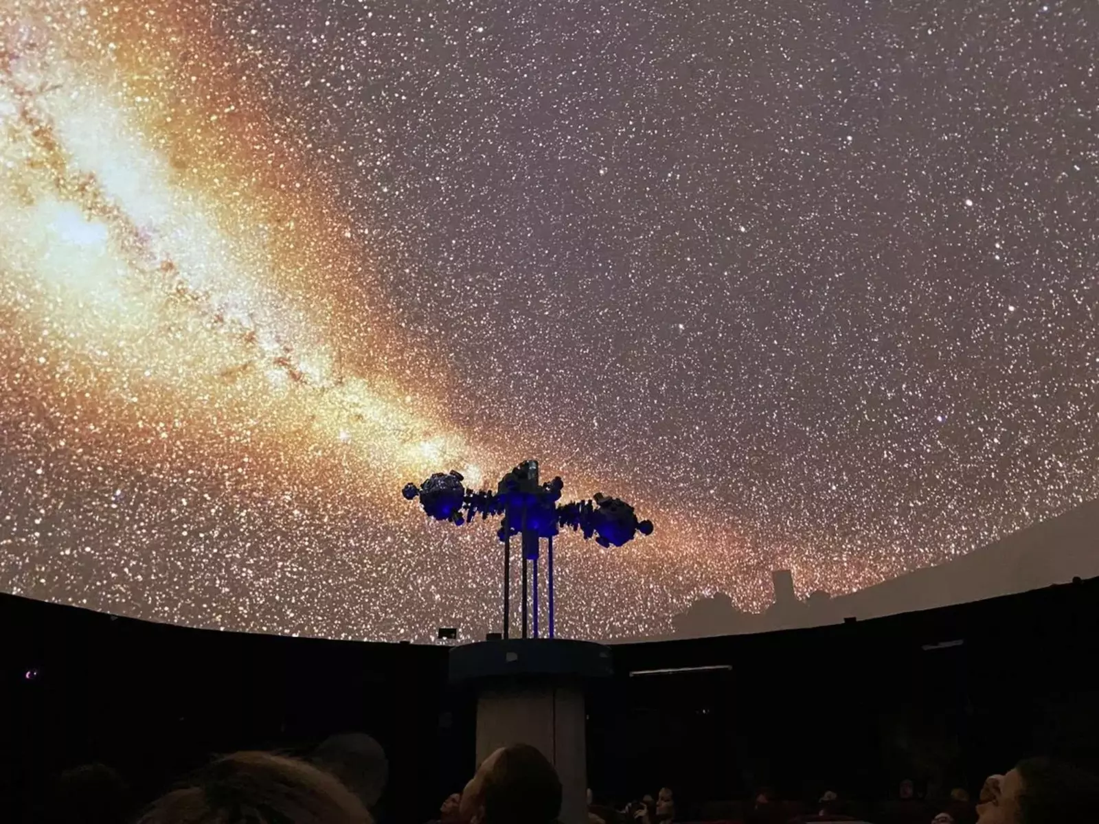 Дети мобилизованных вместе с молодогвардейцами посетили уфимский планетарий