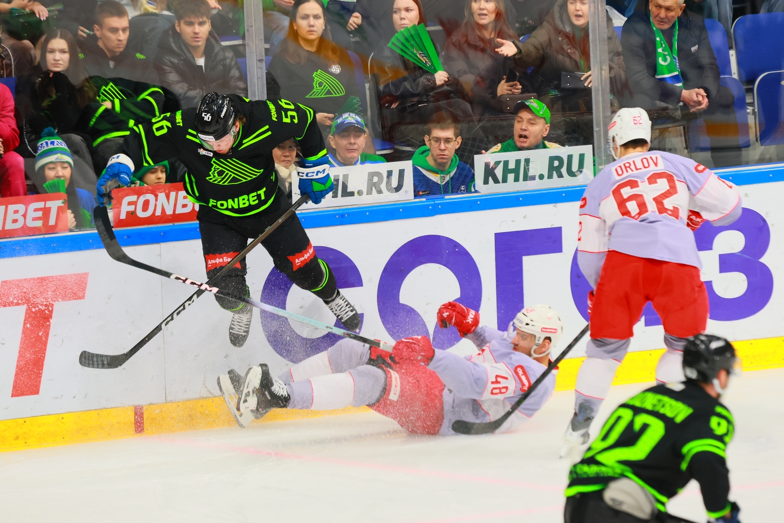 «Салават Юлаев» уступил московскому «Спартаку» на домашней площадке