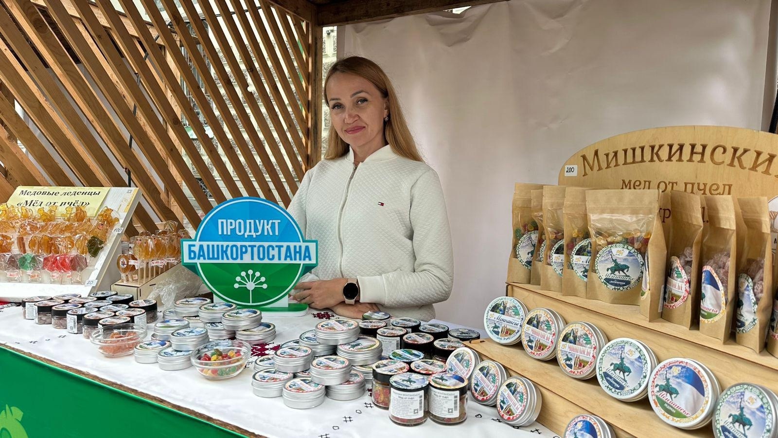 Андрей Назаров поздравил работников торговли с профессиональным праздником