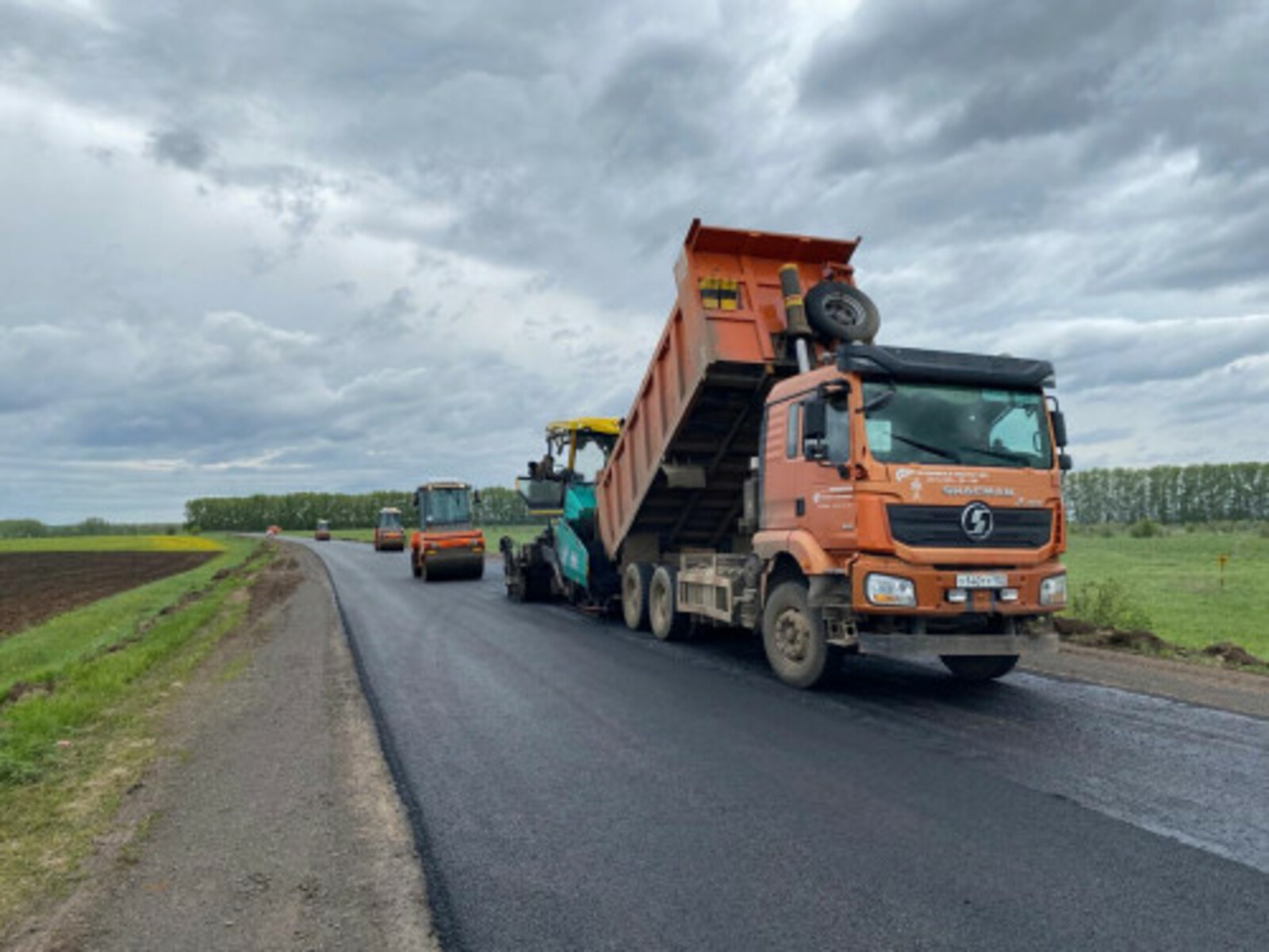 В Башкирии приступили к укладке асфальта около поселка Энергетик