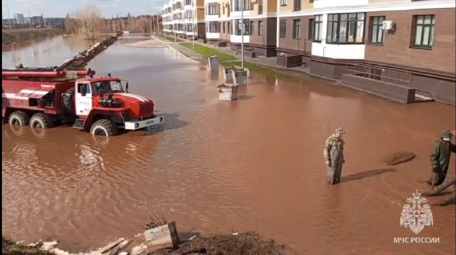 Спасатели из Башкирии ежедневно оказывают помощь жителям Оренбуржья