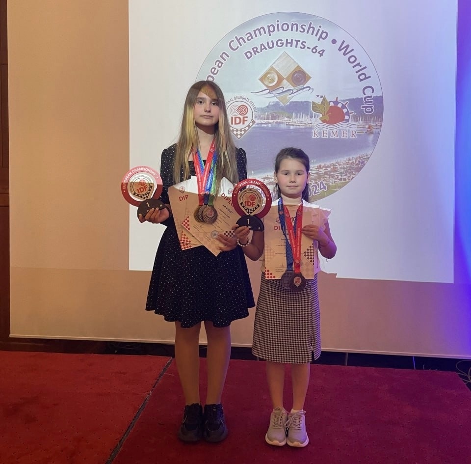 Софья Степанова и Алина Динисламова из Башкирии стали лучшими шашистками в Европе