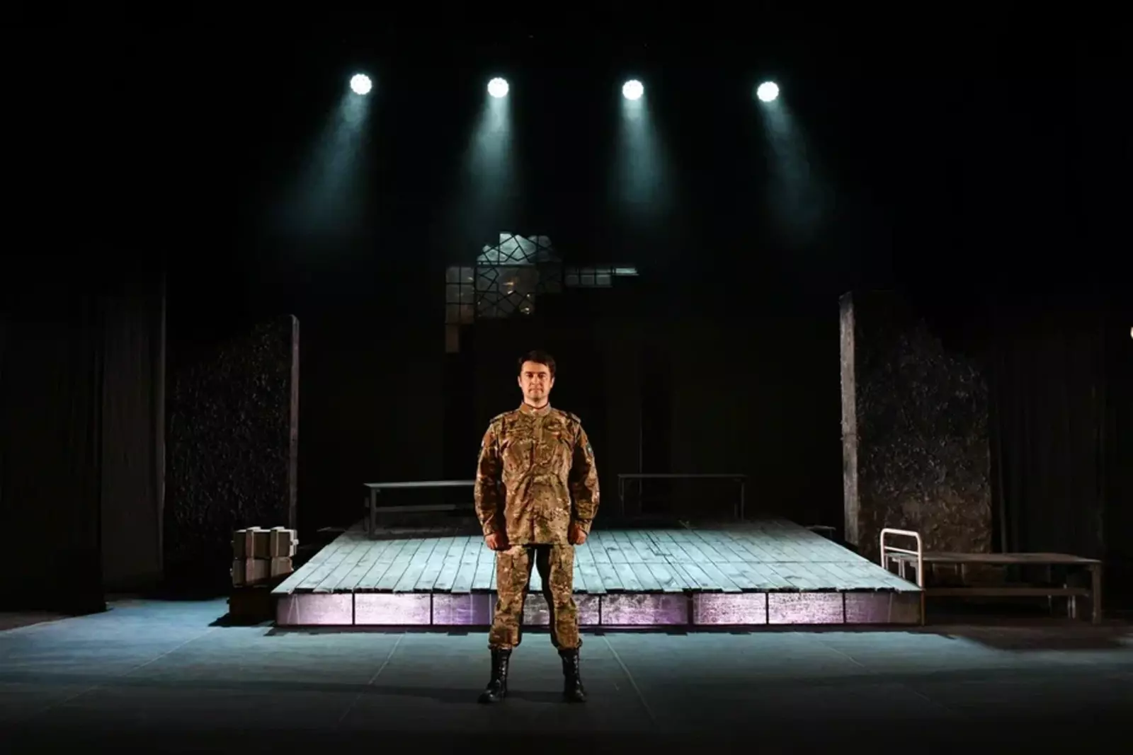 «Одной жизни мало»: мощный спектакль открыл новый театральный сезон