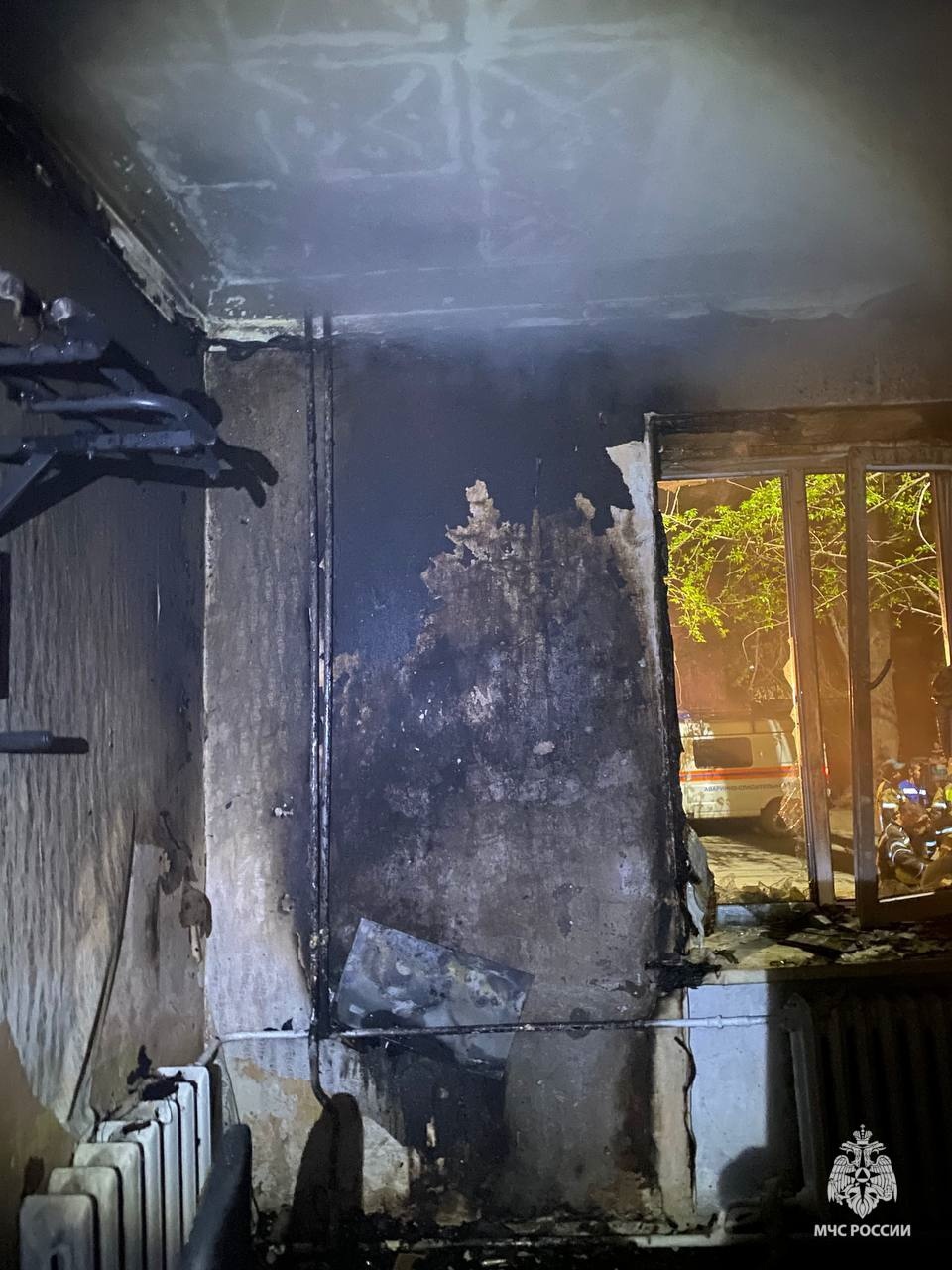 В Уфе сгорел дом: пожилая женщина в крайне тяжелом состоянии