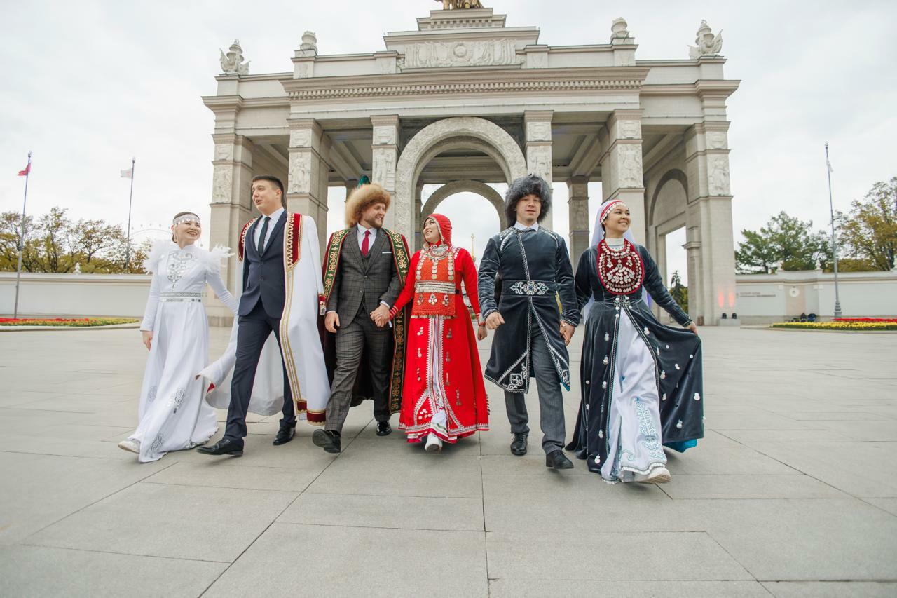 Три пары из Башкирии поженились на выставке Россия в Москве
