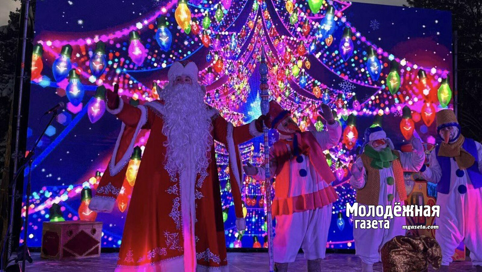 Мороз сдался: в Уфе зажгли главную елку на площади Ленина