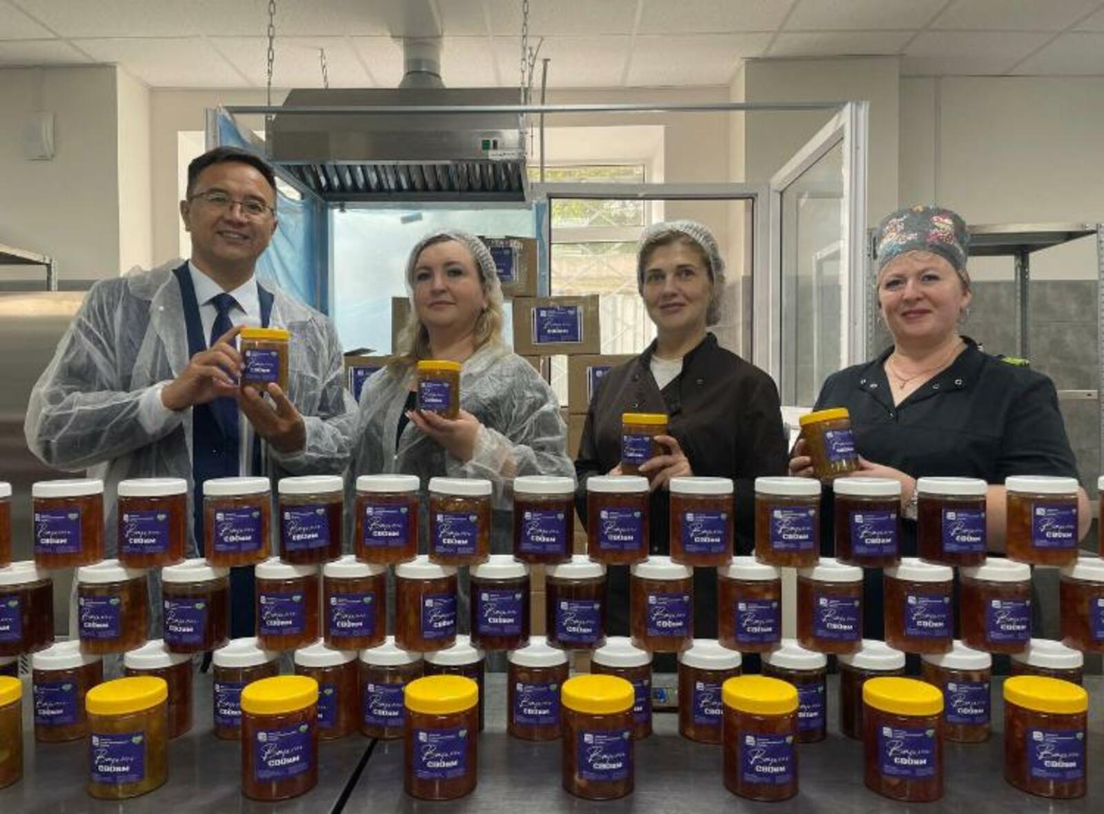 Уфимские студенты приготовили для участников СВО 530 банок яблочного варенья