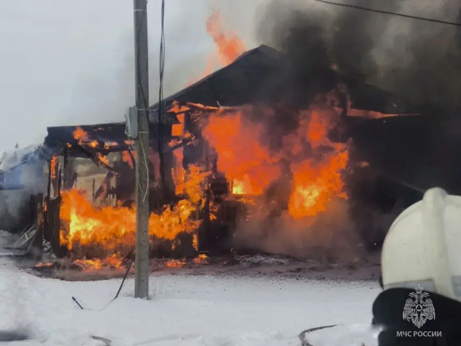 В Уфимском районе в результате ночного пожара госпитализирована женщина