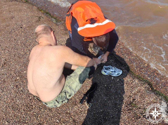 В Башкирии спасатели помогли рыбаку, получившему травму