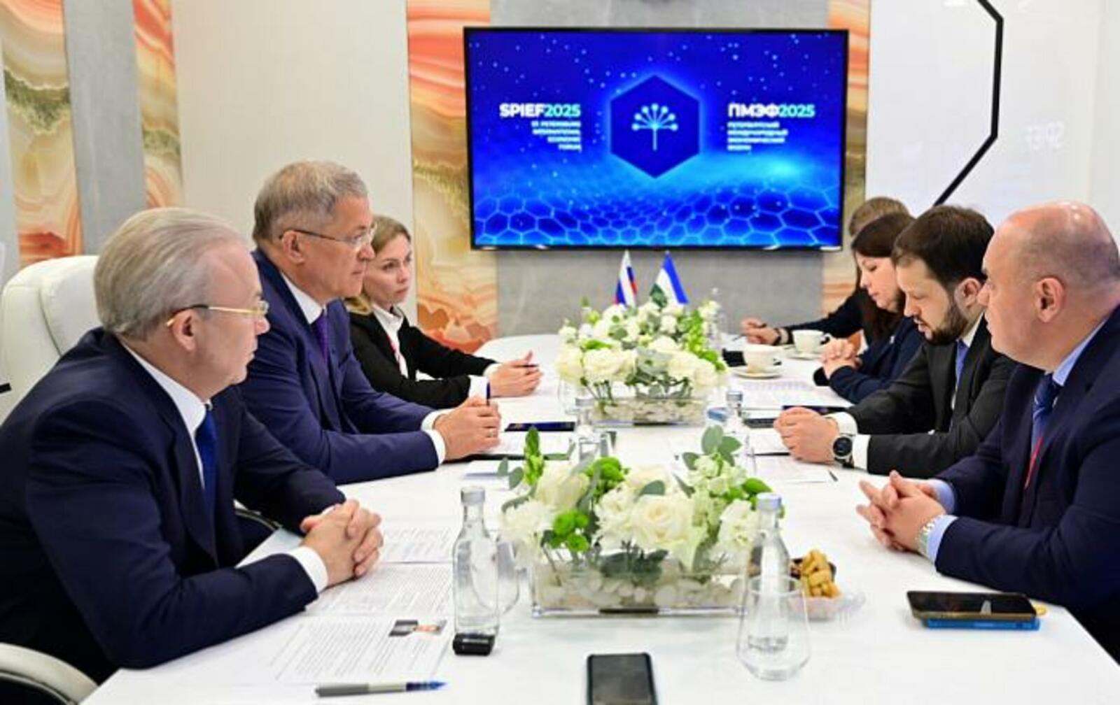 Радий Хабиров обсудил с Росавиацией развитие уфимского аэропорта