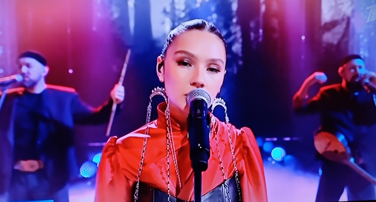 AY YOLA выступила в новогоднюю ночь на Первом канале