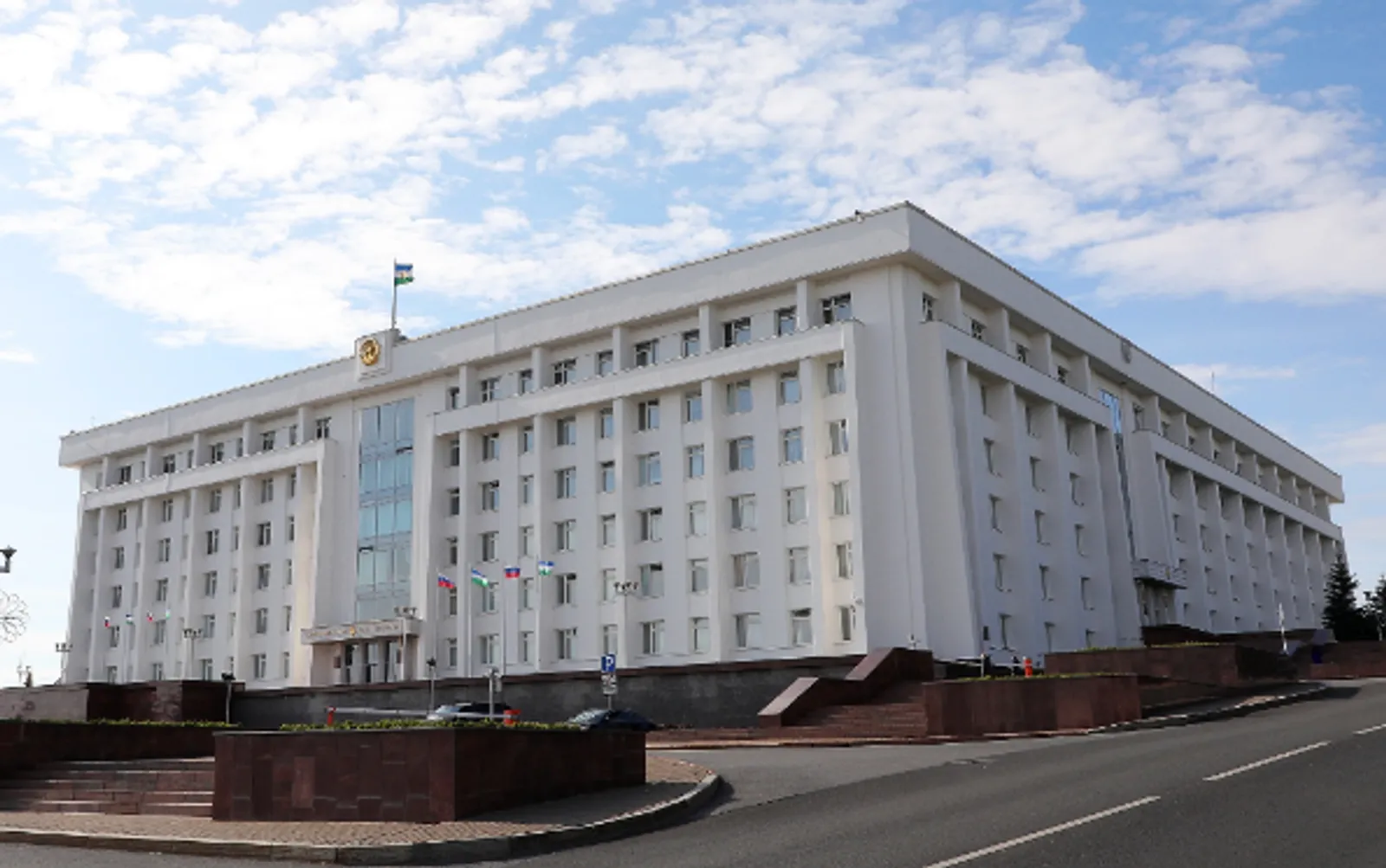 Радий Хабиров поздравил муниципальных служащих Башкирии с праздником
