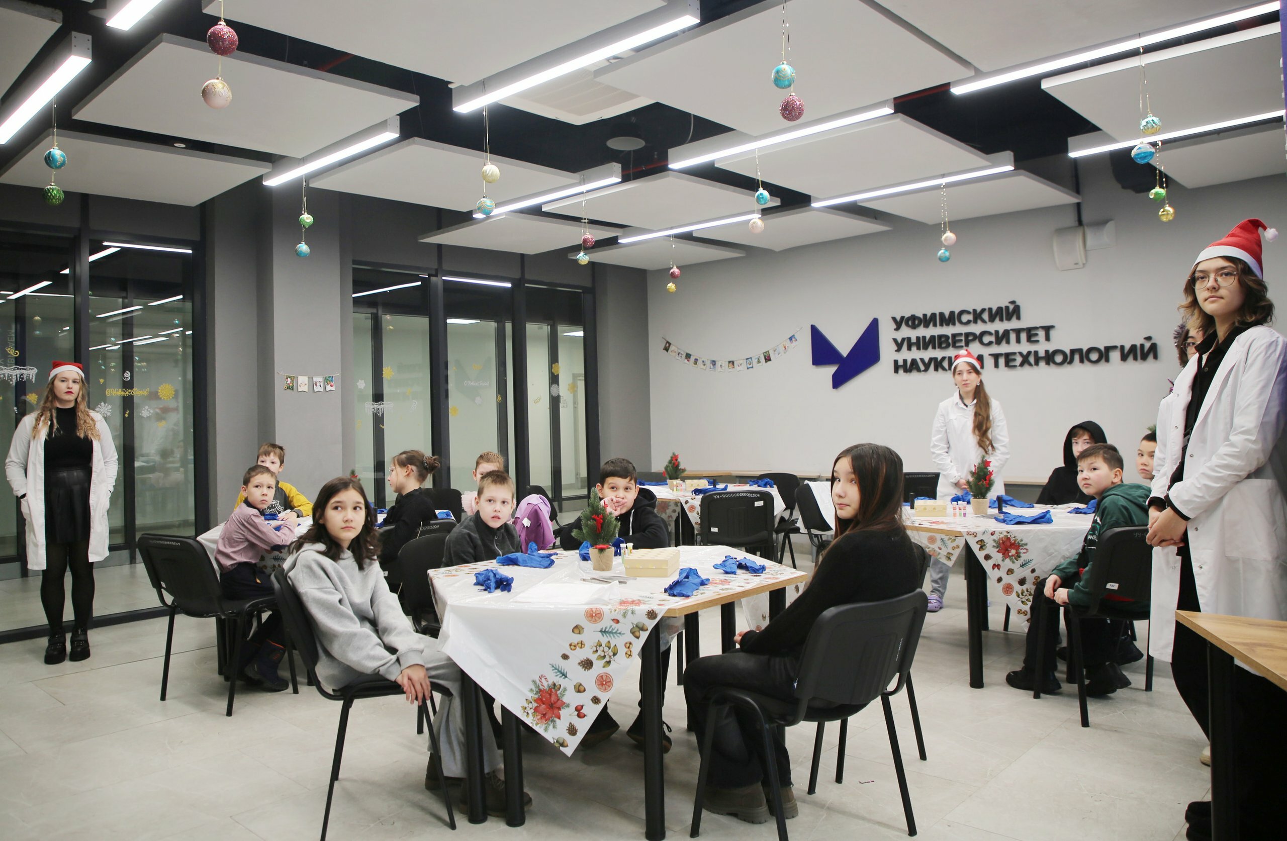 Умный Новый год в УУНиТ: УМКА дарит школьникам научное чудо!