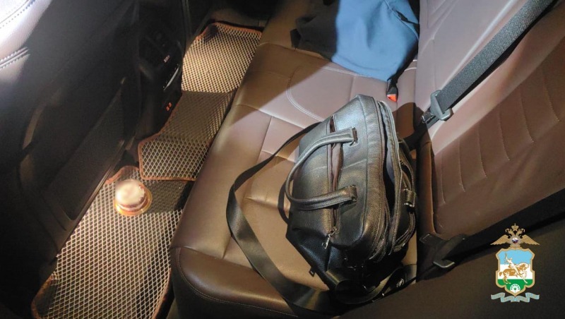 Похититель 300 тысяч рублей из автомобиля задержан в Уфе