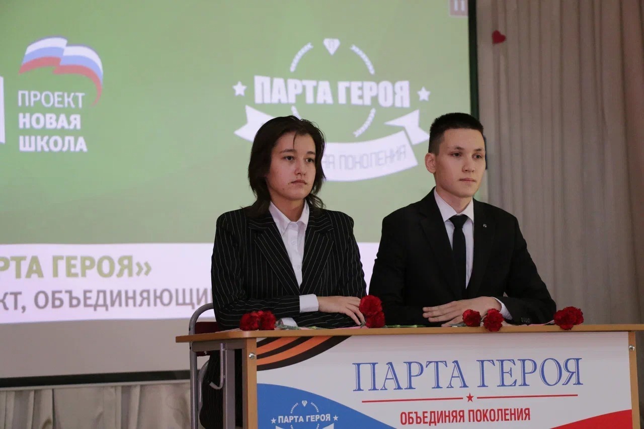 В уфимской художественной гимназии открыли мемориальную парту