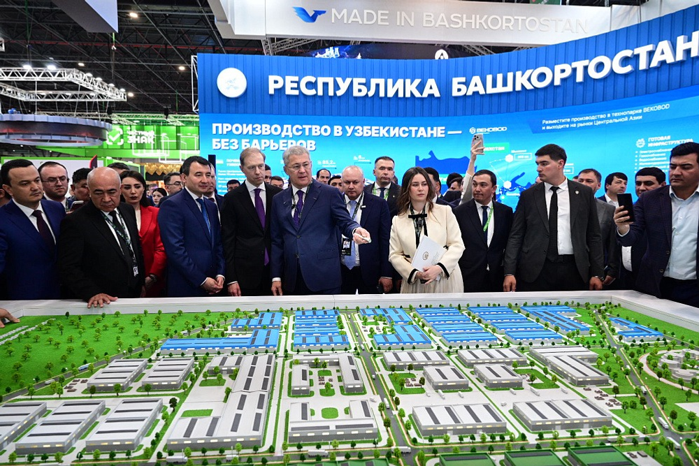 Радий Хабиров представил стенд Башкортостана на ИННОПРОМ в Ташкенте