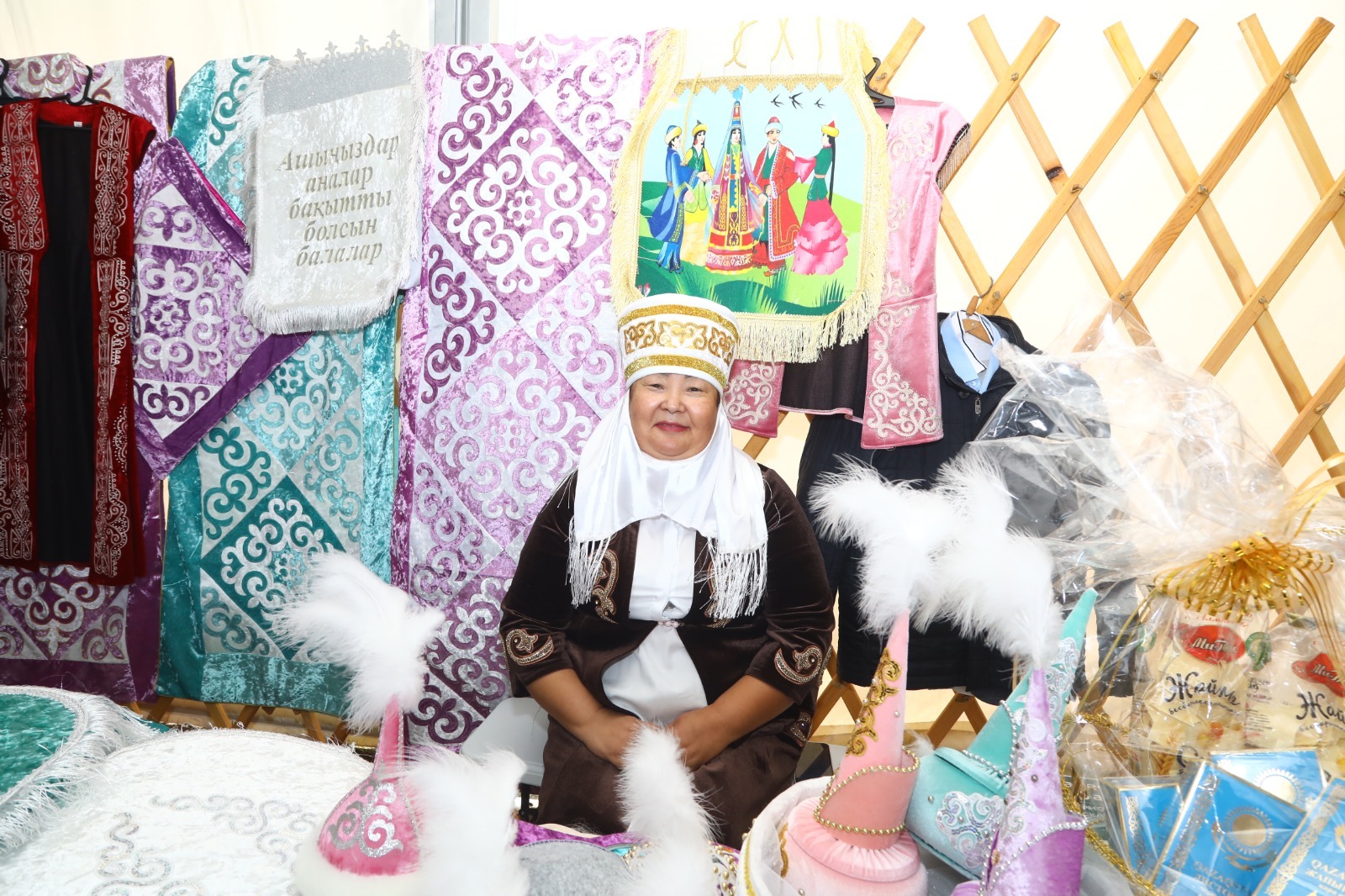 Казахский центр из Оренбуржья представил на «Башҡорт аты» искусство