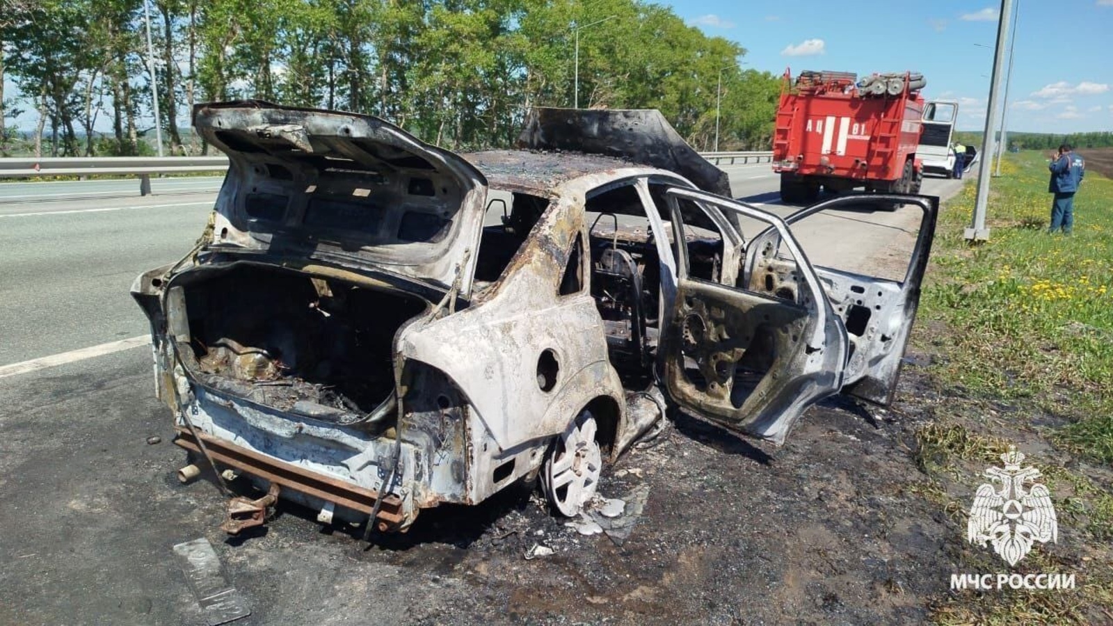 В Башкирии вспыхнул Ford Focus — авто сгорело дотла