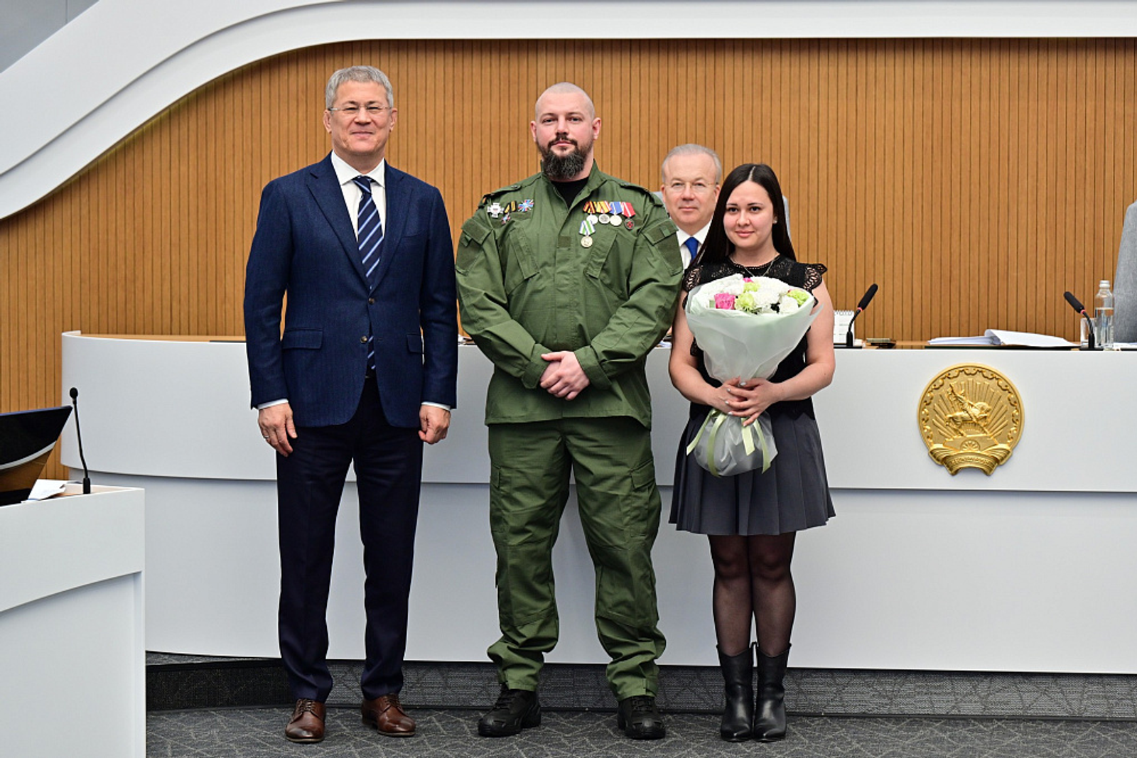 Радий Хабиров вручил медаль генерала Шаймуратова участнику СВО Максиму Баллю