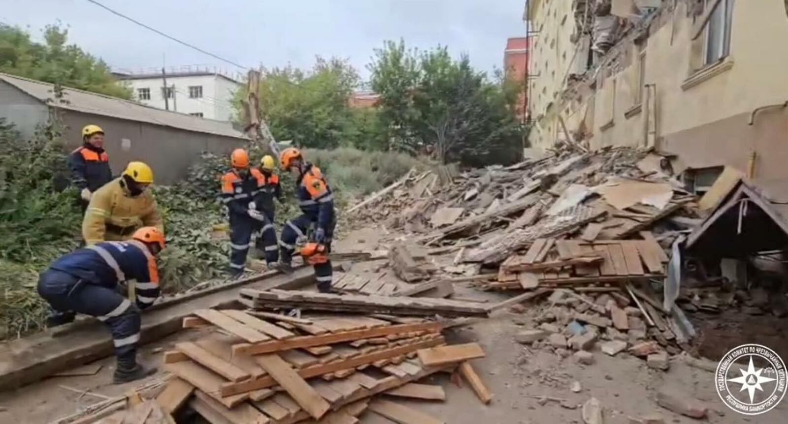 В Уфе продолжается разбор завалов после обрушения части здания