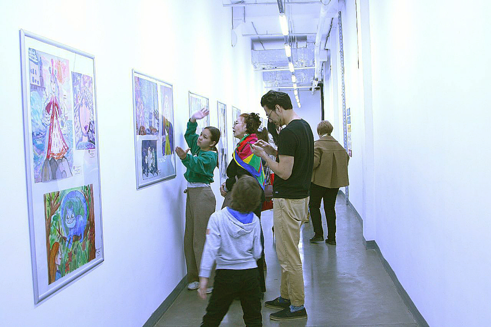 В Уфе открылась отчетная выставка детской художественной студии «Семицветик»