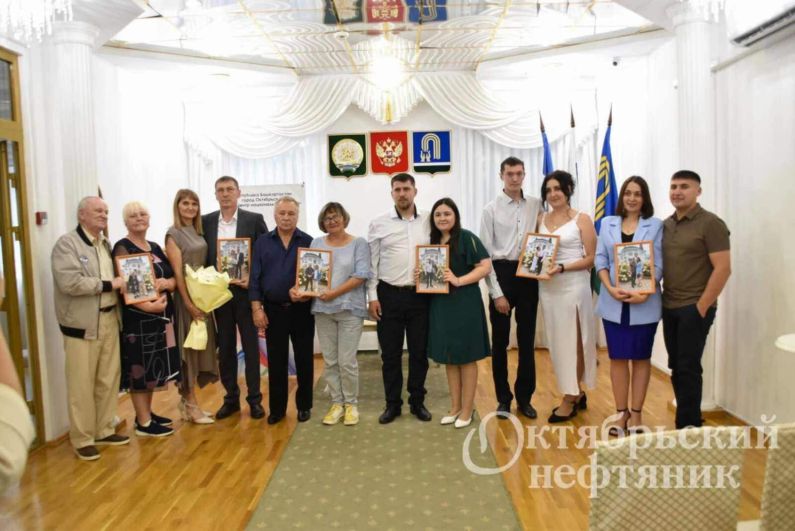 Ветеран СВО из Башкирии отметил бумажную свадьбу в «Дни армейской культуры»