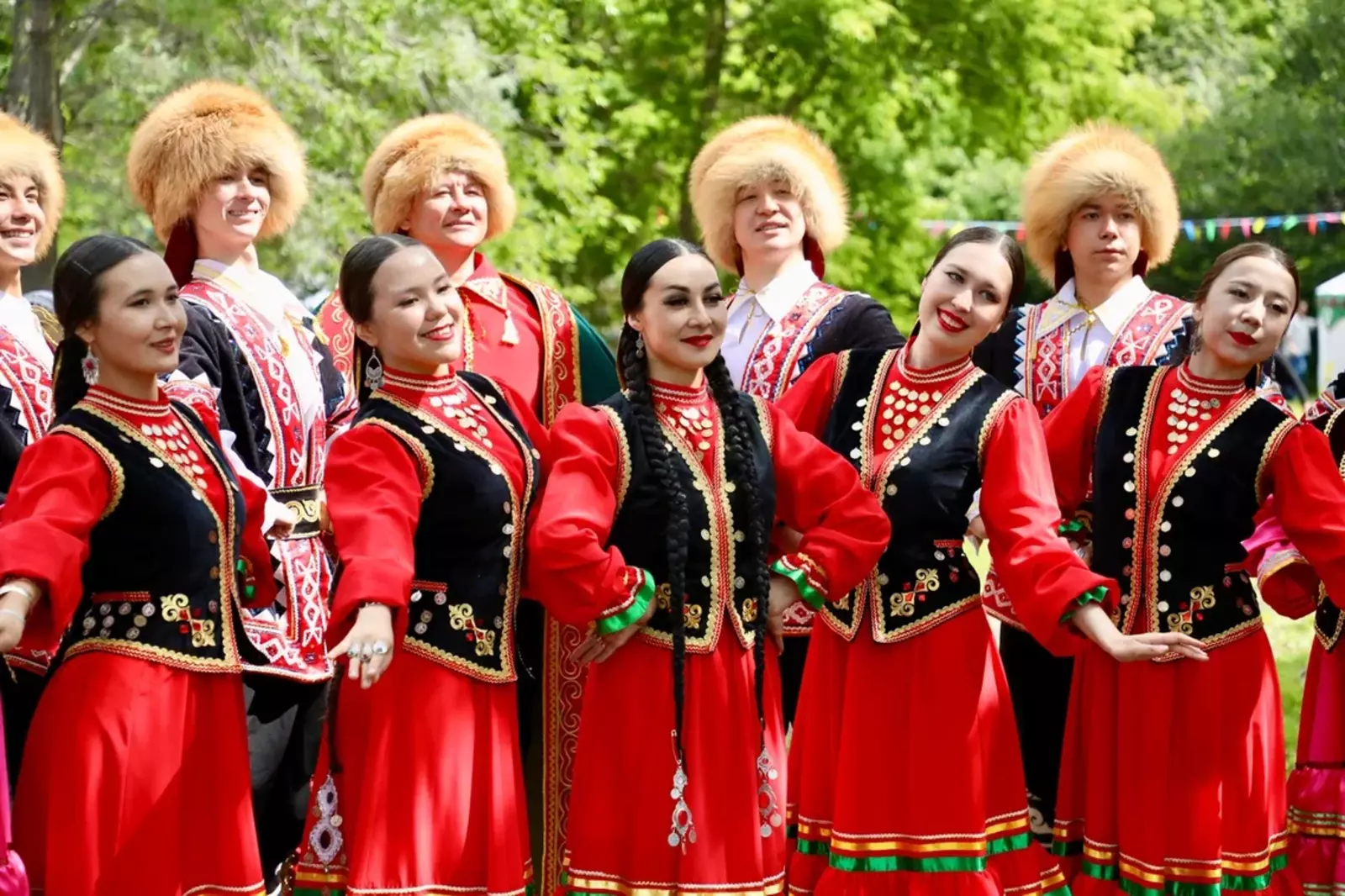 Участники «Сабантуя» в Магнитогорске вышили гигантскую тюбетейку