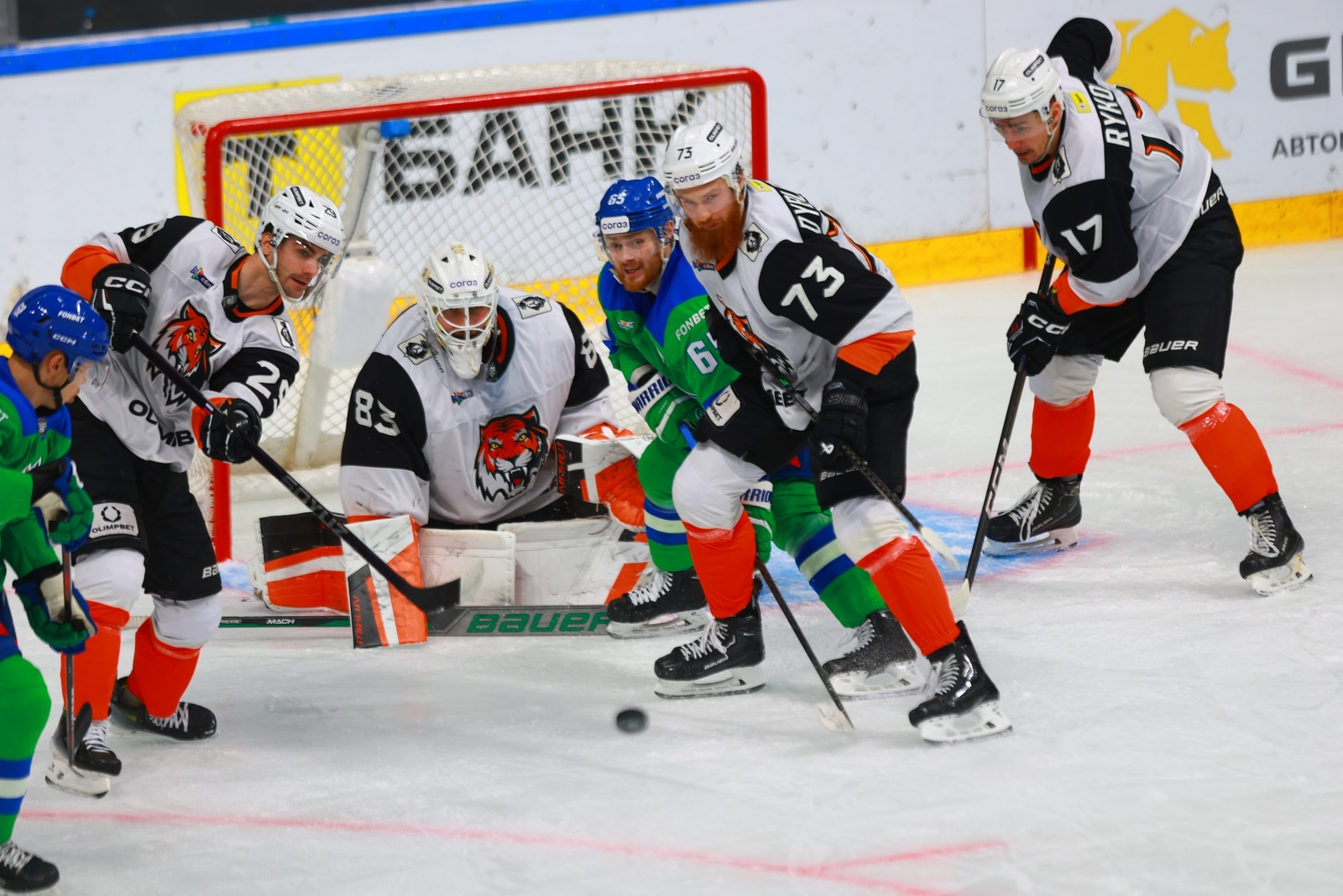 «Салават» уступает «Амуру» в битве за топ-8