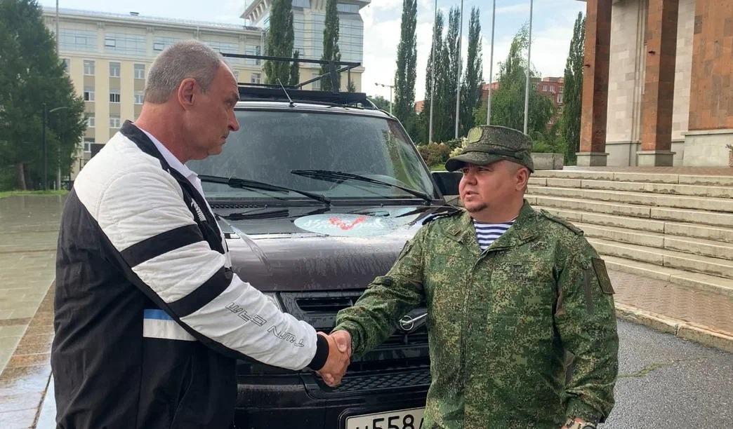 Житель Башкирии передал бойцам свой любимый уазик