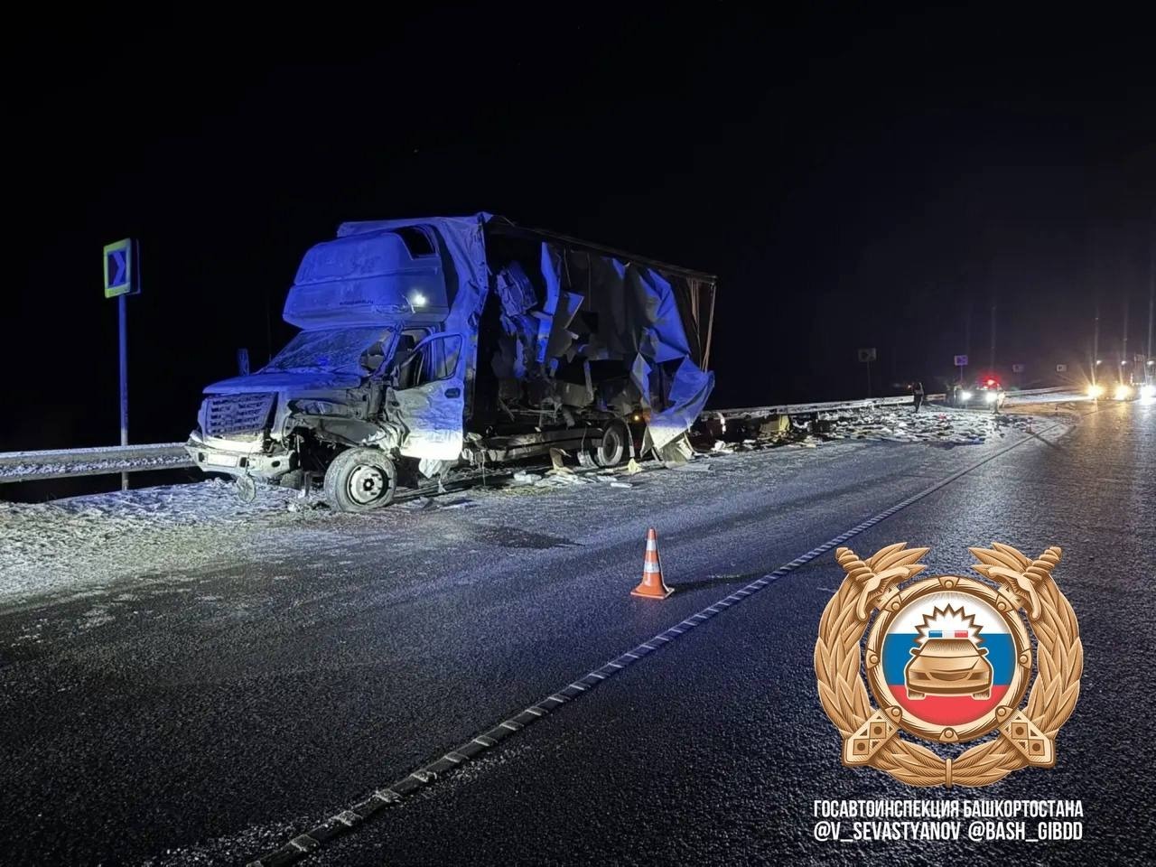В Башкирии столкнулись грузовой Volvo и ГАЗ. Есть погибший