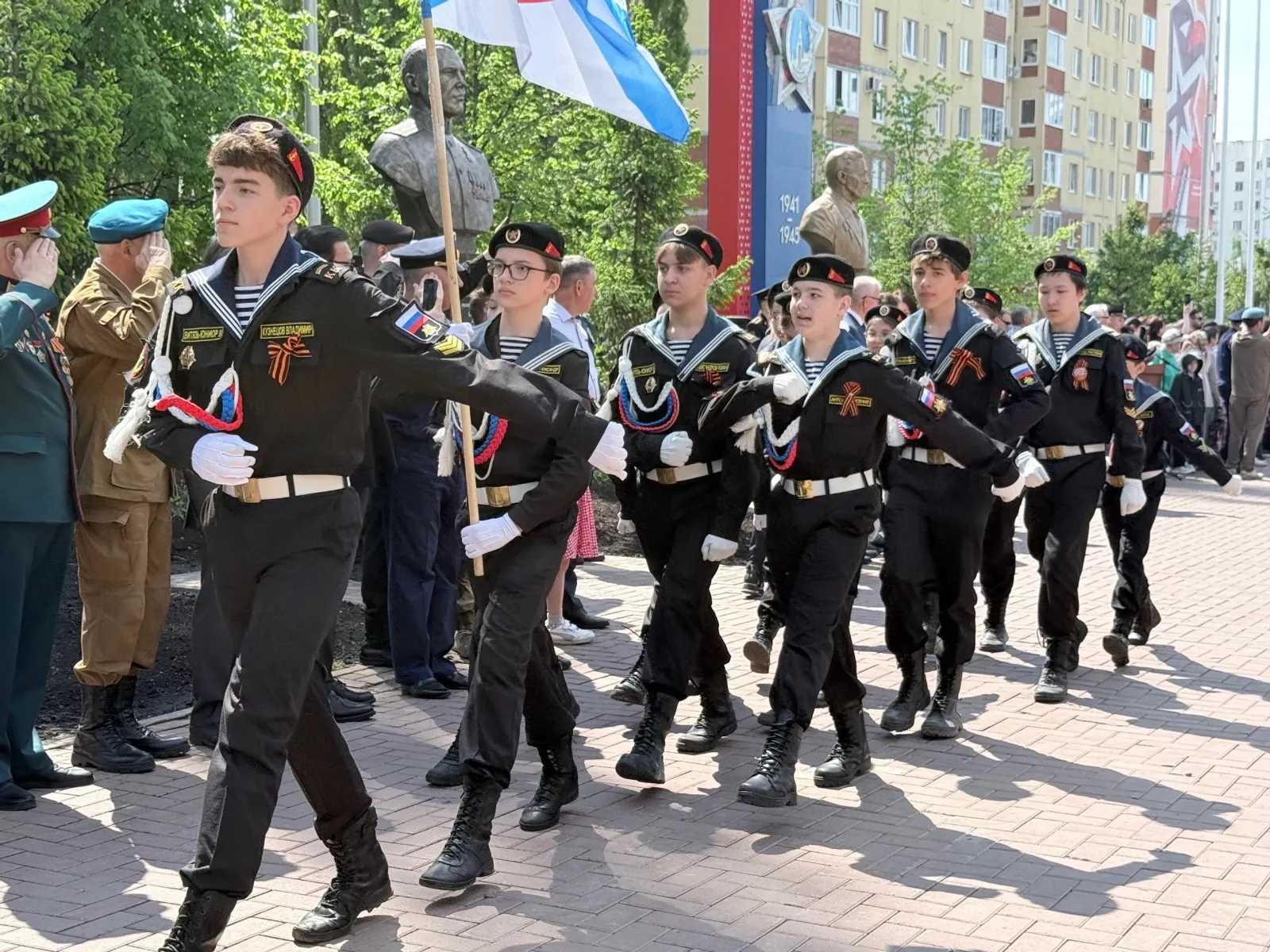 В Уфе открыли бюсты героев Василия Маргелова и Алмаза Сафина