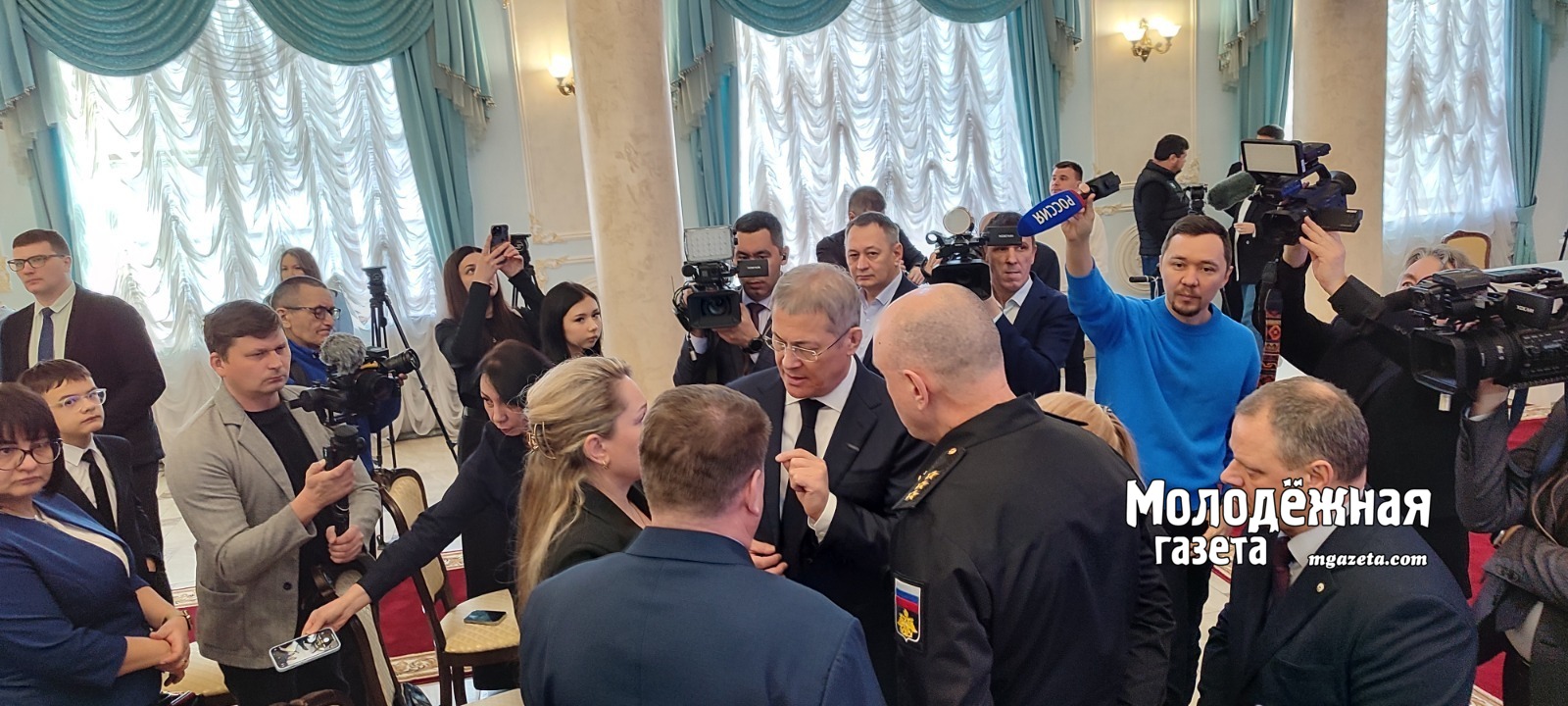 Звезду Героя России передали в Уфе родителям Владислава Бочарова