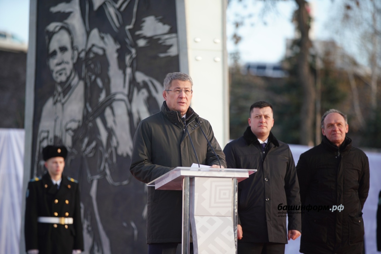 Владимир Мединский поздравил Уфу с открытием стелы «Город трудовой доблести»