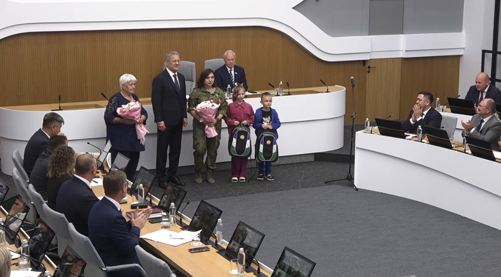 Глава Башкирии наградил участников СВО государственными наградами