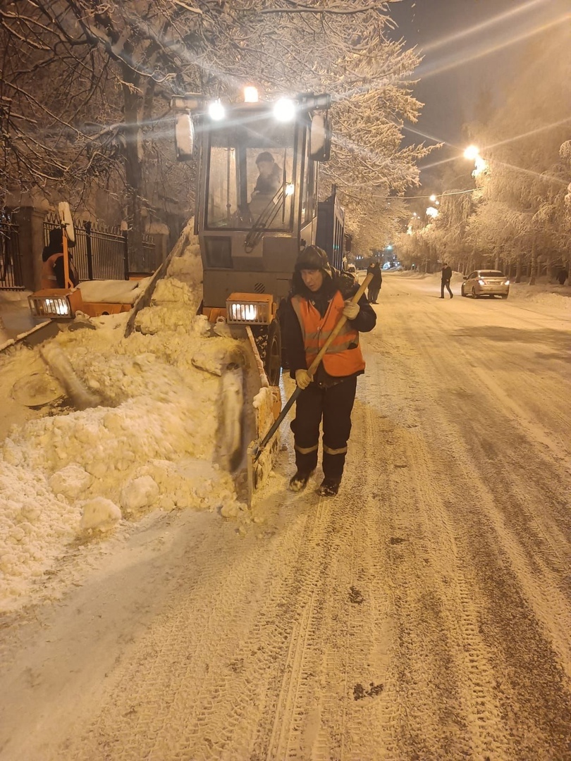 Снежный репортаж: как коммунальщики Уфы справляются с последствиями снегопада