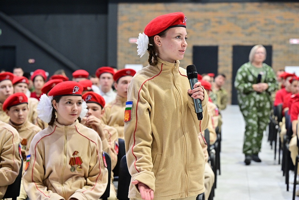 С участниками зимних юнармейских игр Вызов встретился глава Башкирии