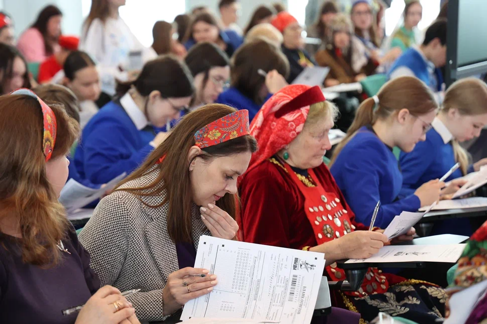 Диктант Победы собрал жителей Башкортостана на сотнях площадок республики