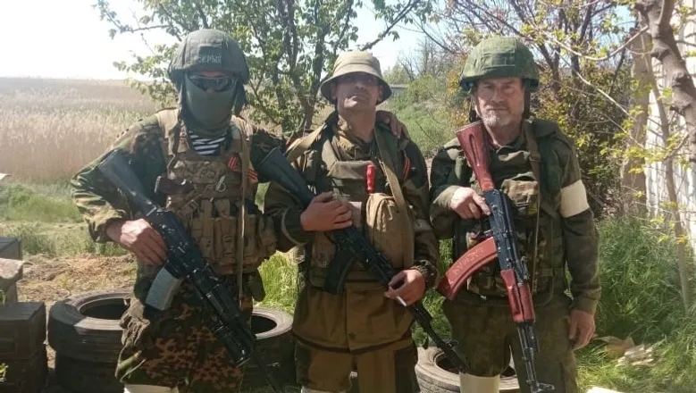 В центре — мой погибший друг Сафар.