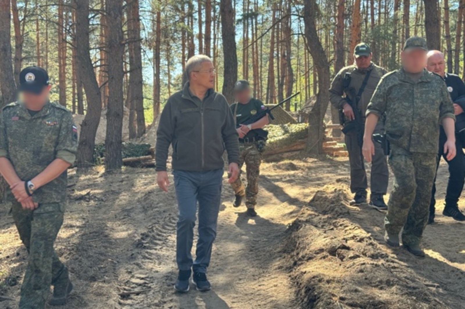 Глава Башкирии встретился с бойцами полка «Башкортостан»